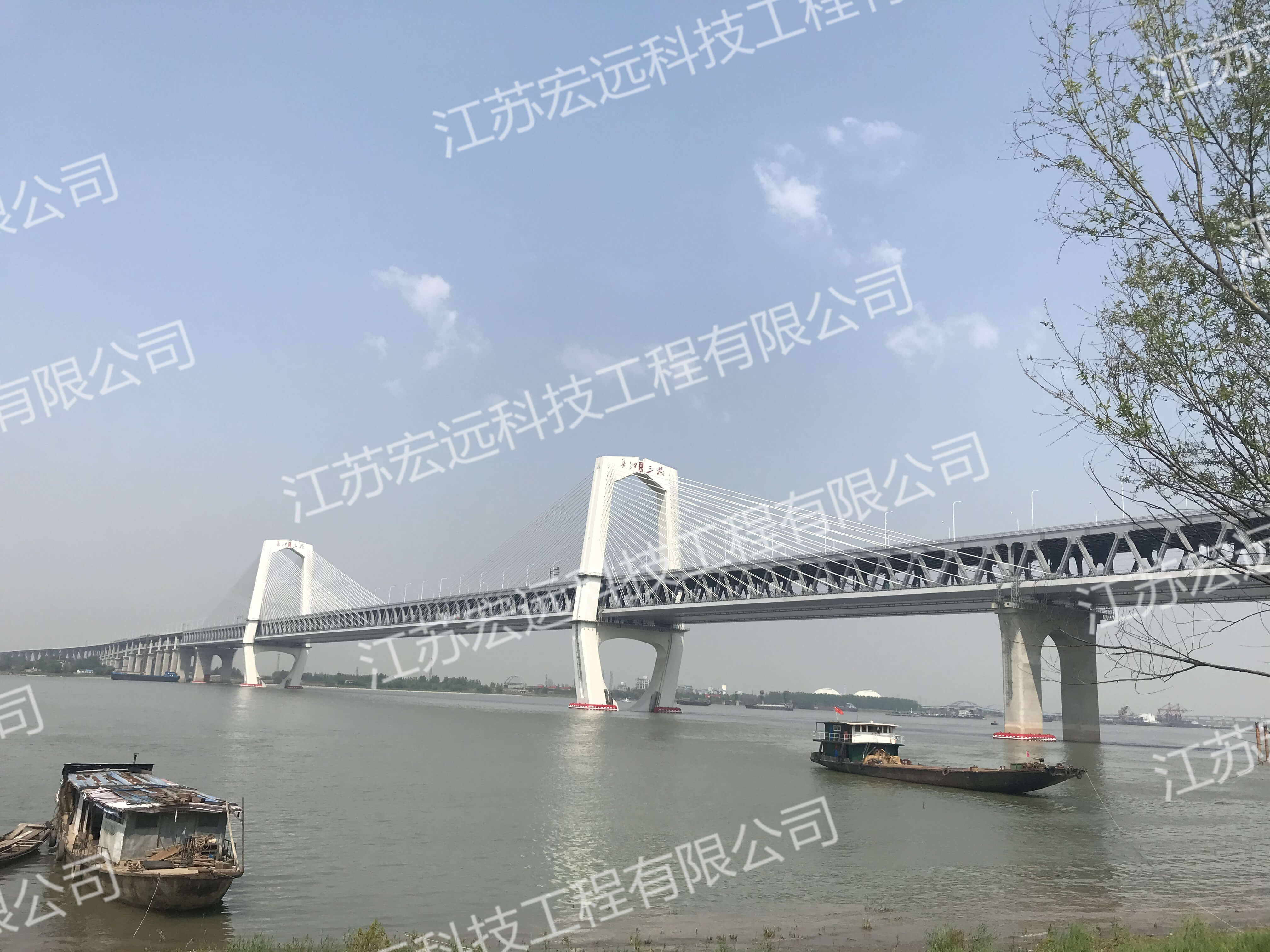 自浮式钢覆复合防撞